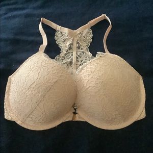 A pretty, pastel pink bra❤️